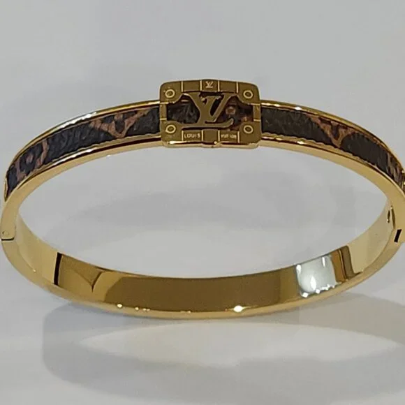 Monogramed Top Label Inspired Clasp Bracelet With Black and Brown Inlay. NWOT - Picture 3 of 4